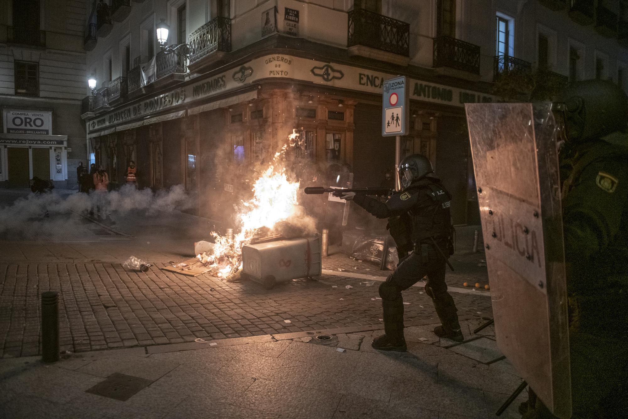 Policía carga Hasél